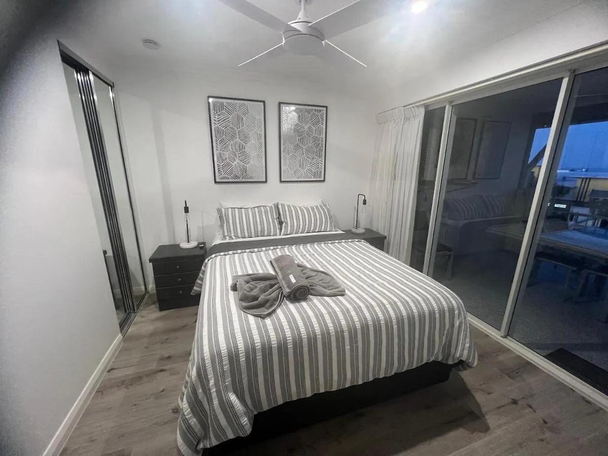 Ocean View - Alexandra Headlands Beachfront Unit
